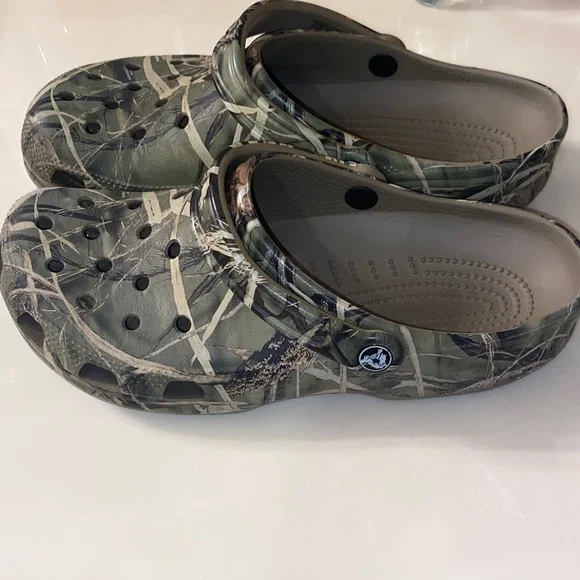 Camouflage Crocs - Picture 2 of 9